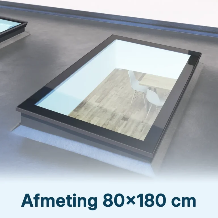 Platdakraam met helder glas boven een houten vloer en minimalistisch interieur